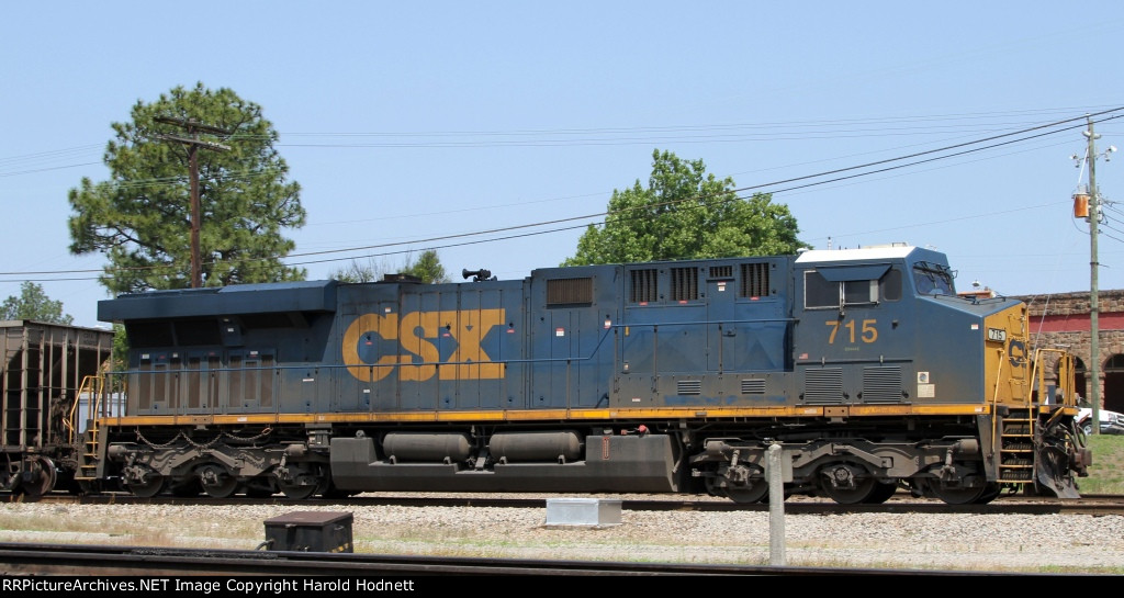 CSX 715 pushes on the rear of train N425-14